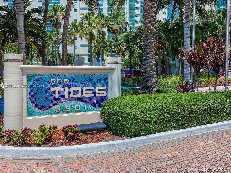 For Sale: $465,000 (1 beds, 1 baths, 874 Square Feet)