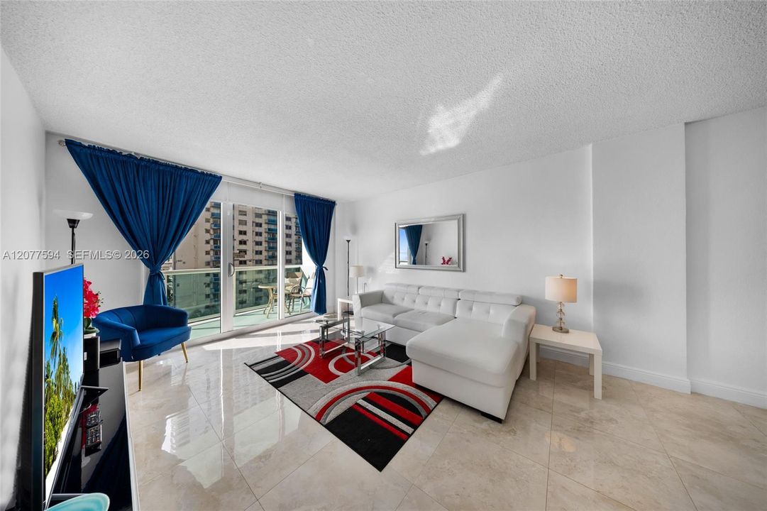 For Sale: $465,000 (1 beds, 1 baths, 874 Square Feet)