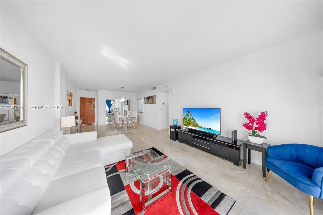 For Sale: $465,000 (1 beds, 1 baths, 874 Square Feet)