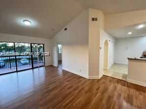 For Rent: $1,890 (1 beds, 1 baths, 784 Square Feet)