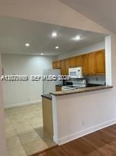For Rent: $1,890 (1 beds, 1 baths, 784 Square Feet)
