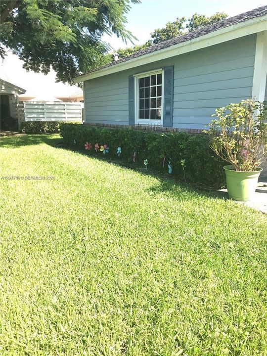 For Rent: $2,450 (2 beds, 2 baths, 852 Square Feet)