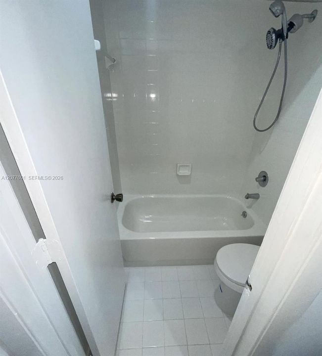 For Rent: $2,450 (2 beds, 2 baths, 852 Square Feet)