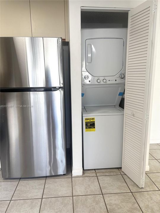 Activo con contrato: $2,300 (2 camas, 2 baños, 852 Pies cuadrados)