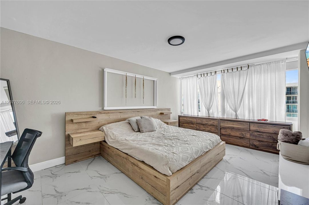En Venta: $415,000 (2 camas, 2 baños, 1074 Pies cuadrados)
