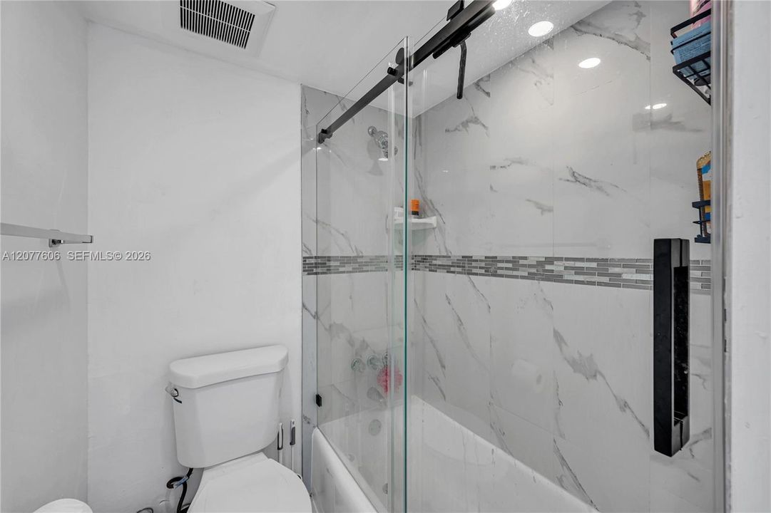En Venta: $415,000 (2 camas, 2 baños, 1074 Pies cuadrados)