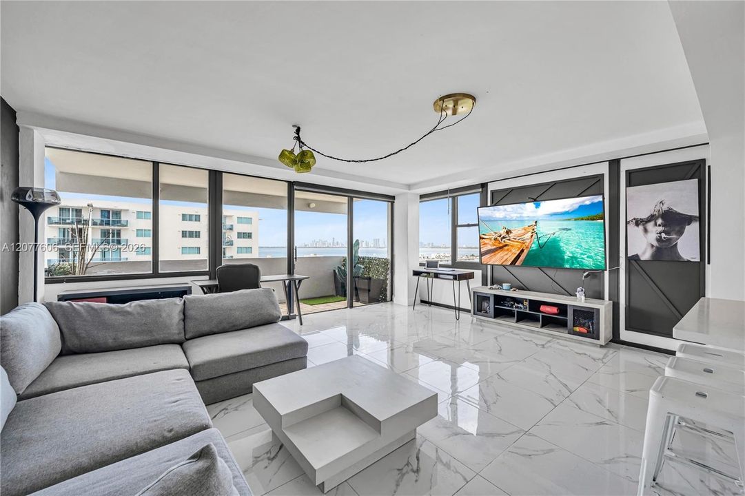 En Venta: $415,000 (2 camas, 2 baños, 1074 Pies cuadrados)