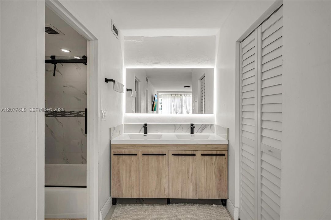En Venta: $415,000 (2 camas, 2 baños, 1074 Pies cuadrados)