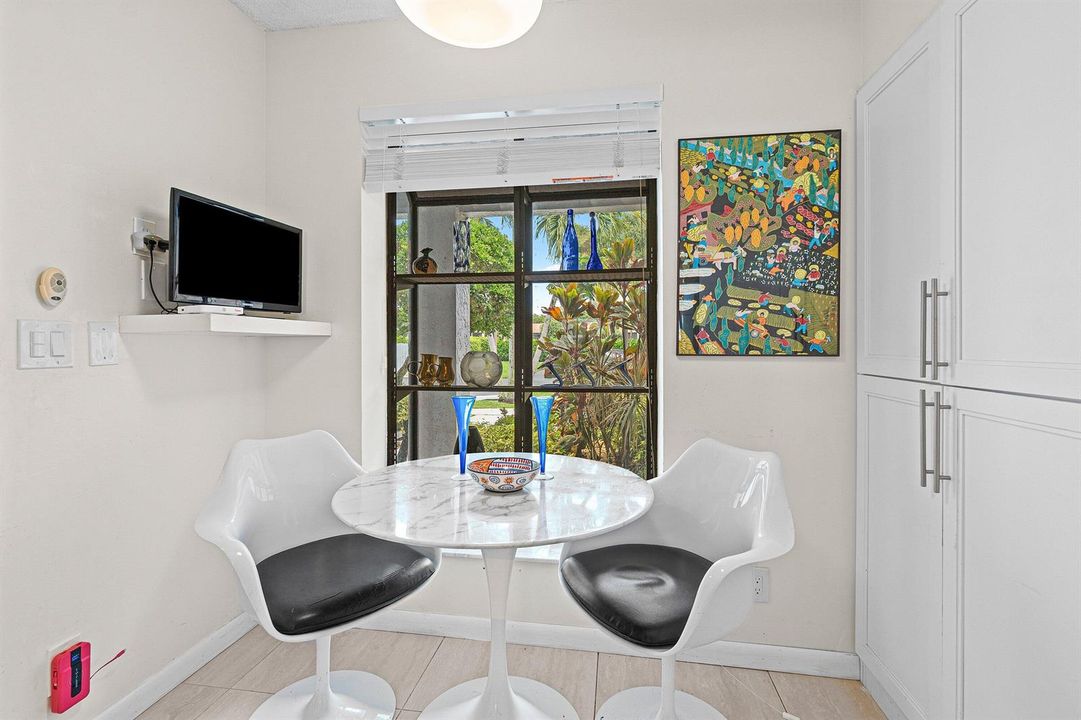 Eat-In Kitchen