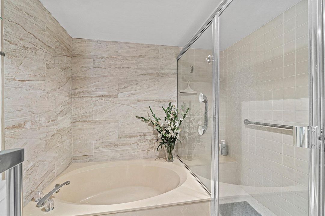 Cozy Tub w/ Separate Shower