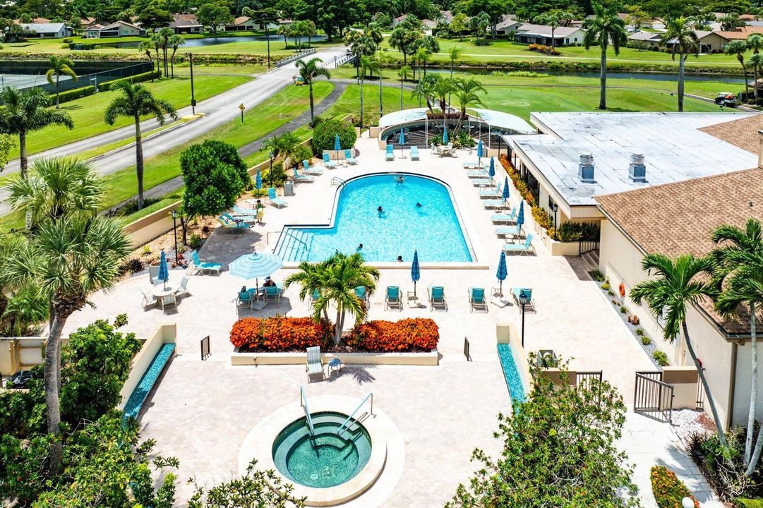 Country Club Whirlpool & Pool