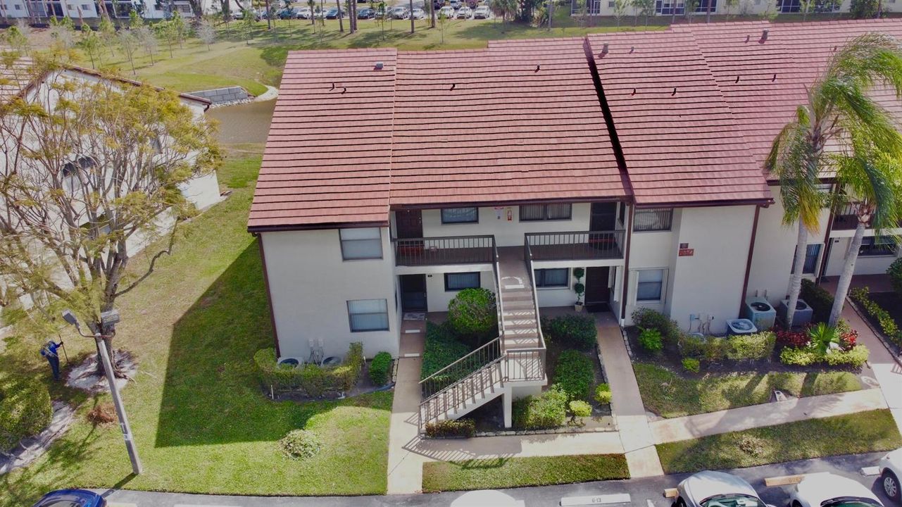 Condo For Sale in Lucerne Pointe