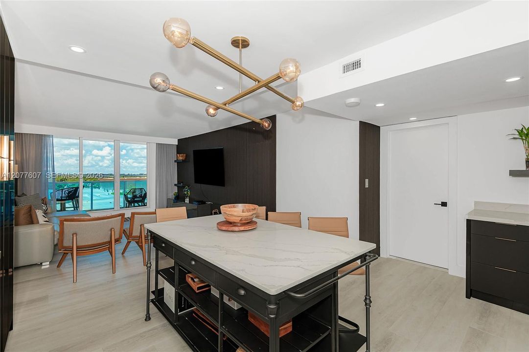 For Rent: $8,500 (1 beds, 1 baths, 880 Square Feet)