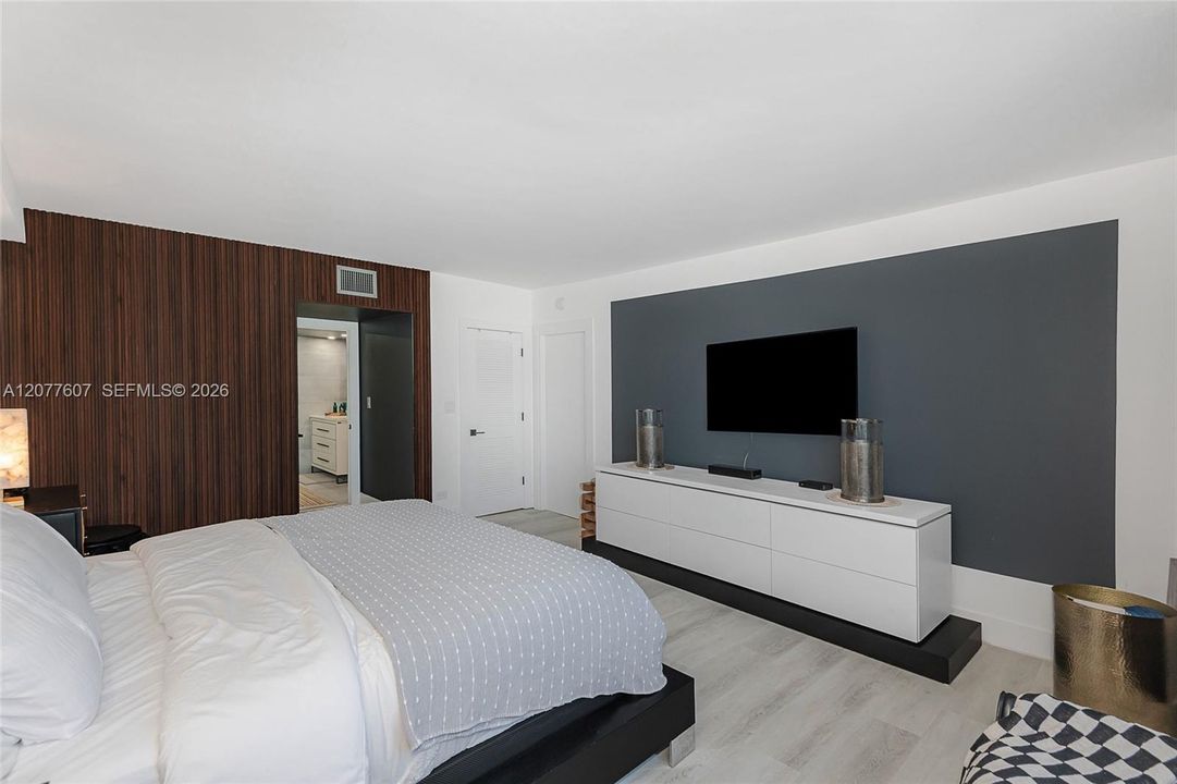 For Rent: $8,500 (1 beds, 1 baths, 880 Square Feet)