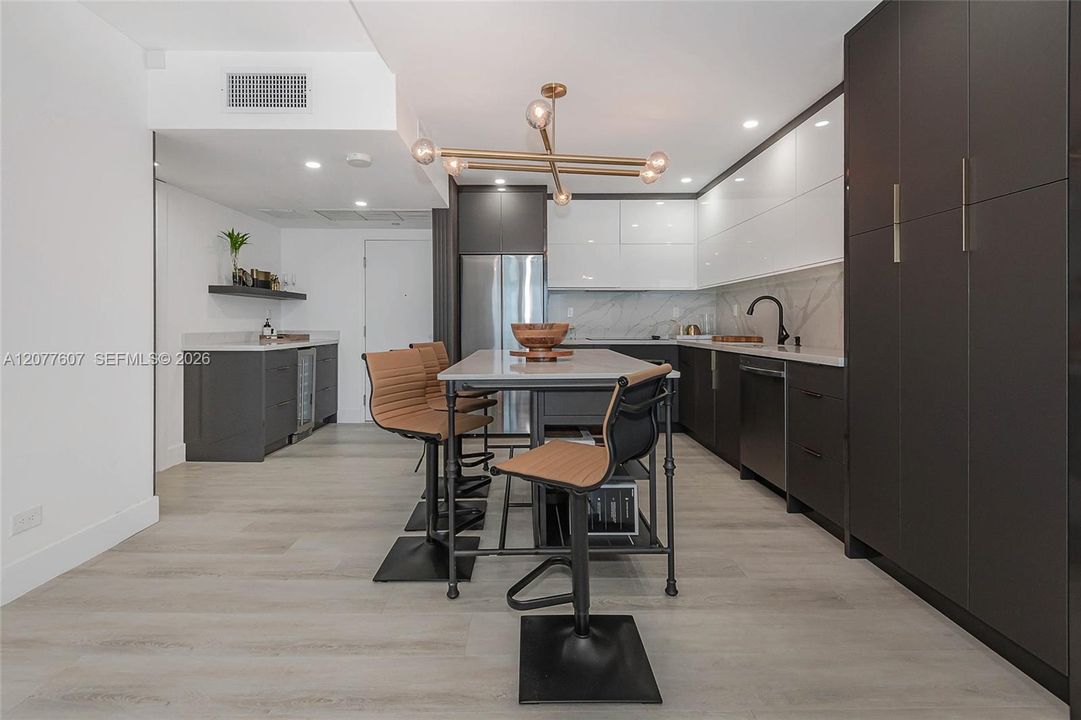 For Rent: $8,500 (1 beds, 1 baths, 880 Square Feet)