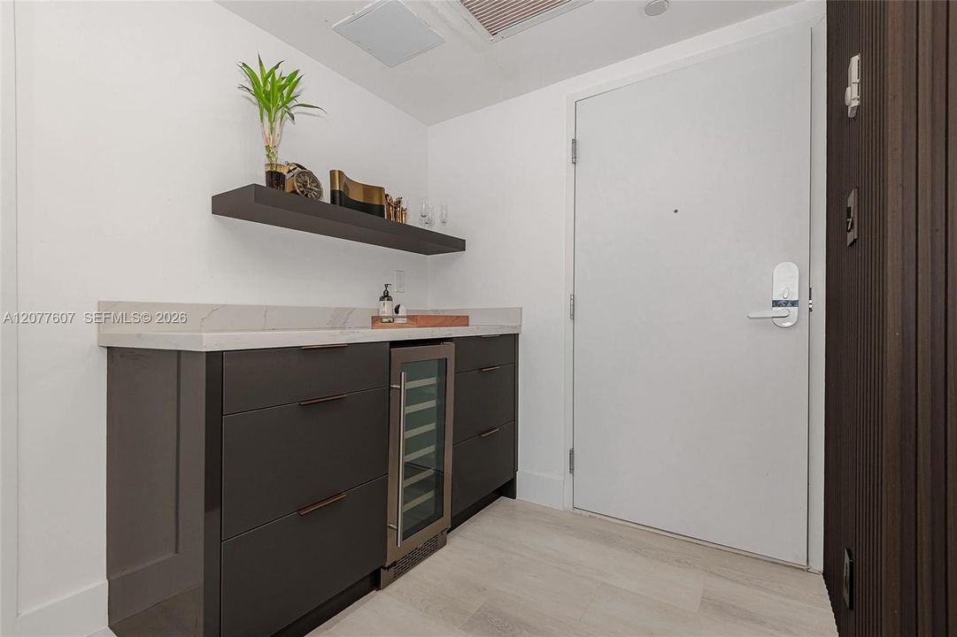 For Rent: $8,500 (1 beds, 1 baths, 880 Square Feet)