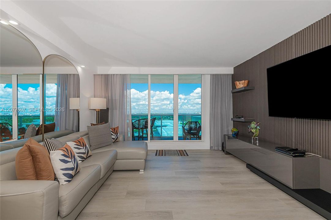 For Rent: $8,500 (1 beds, 1 baths, 880 Square Feet)