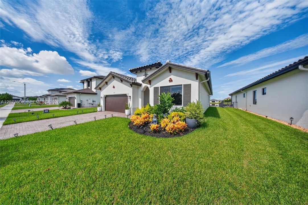 En Venta: $549,000 (3 camas, 3 baños, 0 Pies cuadrados)