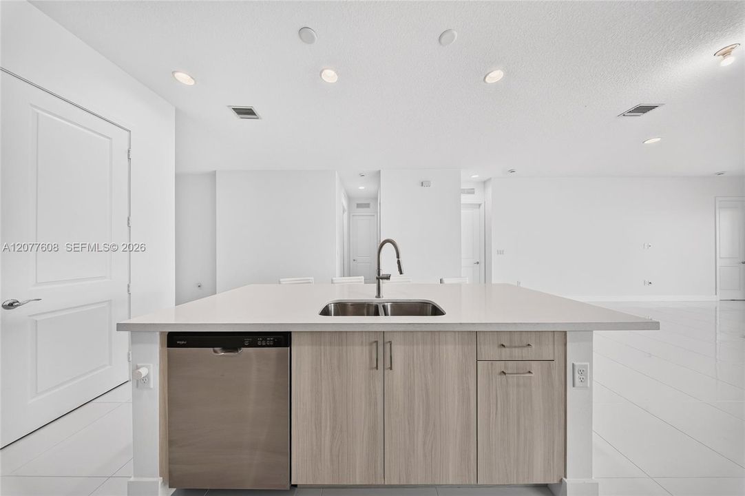 En Venta: $549,000 (3 camas, 3 baños, 0 Pies cuadrados)