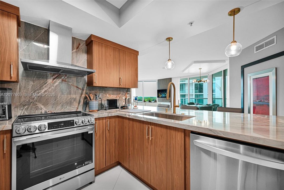 For Rent: $6,000 (3 beds, 2 baths, 1458 Square Feet)