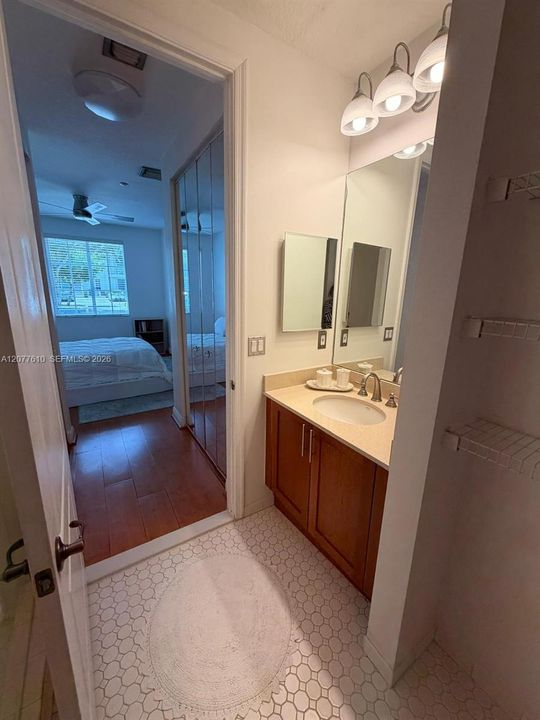 For Rent: $2,100 (1 beds, 1 baths, 762 Square Feet)