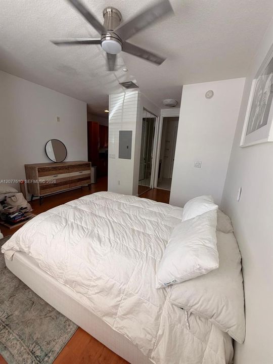 For Rent: $2,100 (1 beds, 1 baths, 762 Square Feet)
