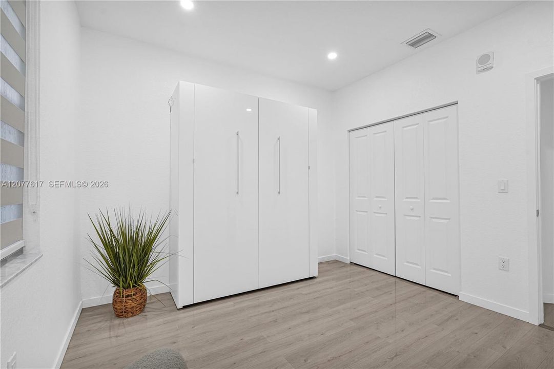 For Rent: $2,700 (3 beds, 2 baths, 1384 Square Feet)