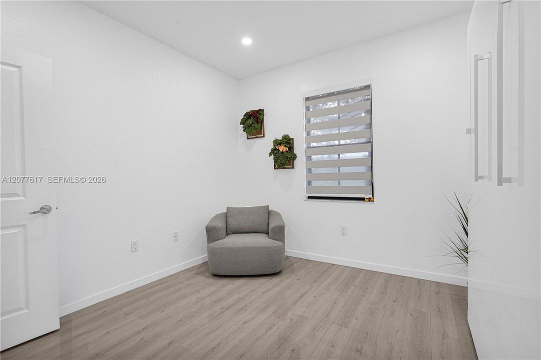 For Rent: $2,700 (3 beds, 2 baths, 1384 Square Feet)