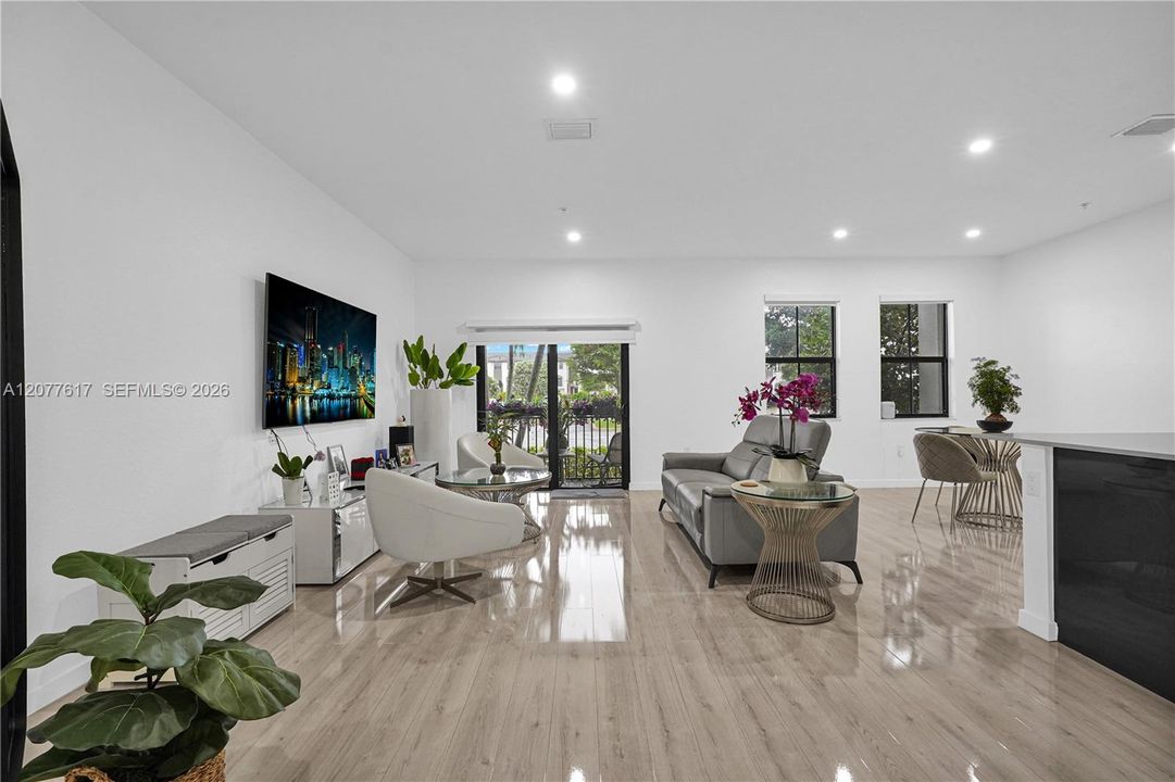 For Rent: $2,700 (3 beds, 2 baths, 1384 Square Feet)