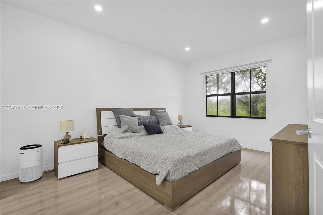 For Rent: $2,700 (3 beds, 2 baths, 1384 Square Feet)