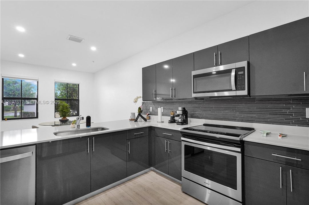 For Rent: $2,700 (3 beds, 2 baths, 1384 Square Feet)