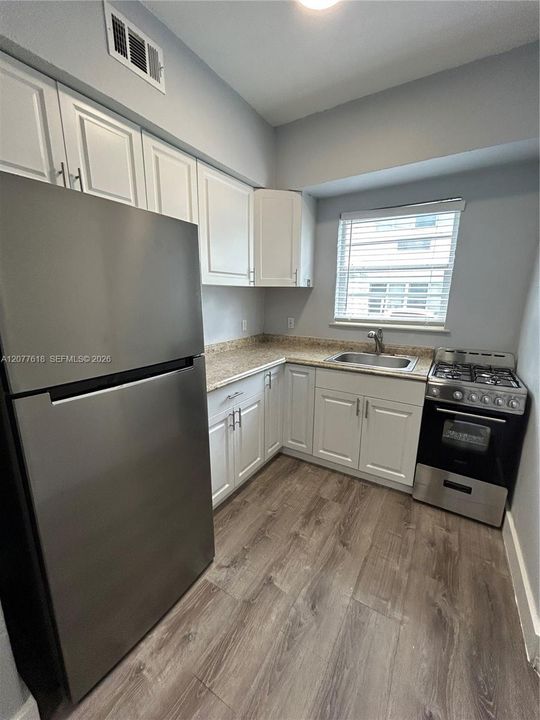 For Rent: $1,900 (1 beds, 1 baths, 650 Square Feet)