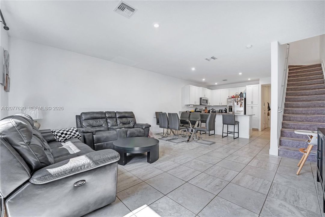 En Venta: $415,900 (3 camas, 2 baños, 1530 Pies cuadrados)