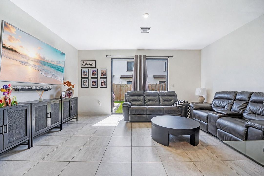 En Venta: $415,900 (3 camas, 2 baños, 1530 Pies cuadrados)