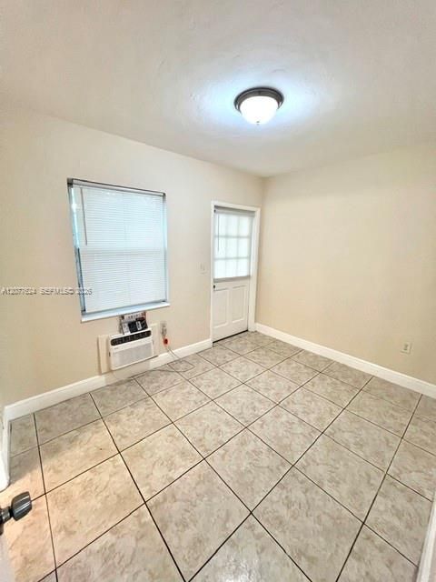В аренду: $1,350 (1 спален, 1 ванн, 0 Квадратных фут)