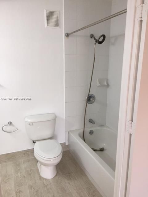 For Rent: $2,650 (2 beds, 2 baths, 1241 Square Feet)