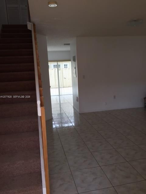 For Rent: $2,650 (2 beds, 2 baths, 1241 Square Feet)