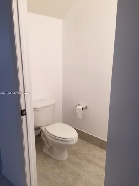 For Rent: $2,650 (2 beds, 2 baths, 1241 Square Feet)