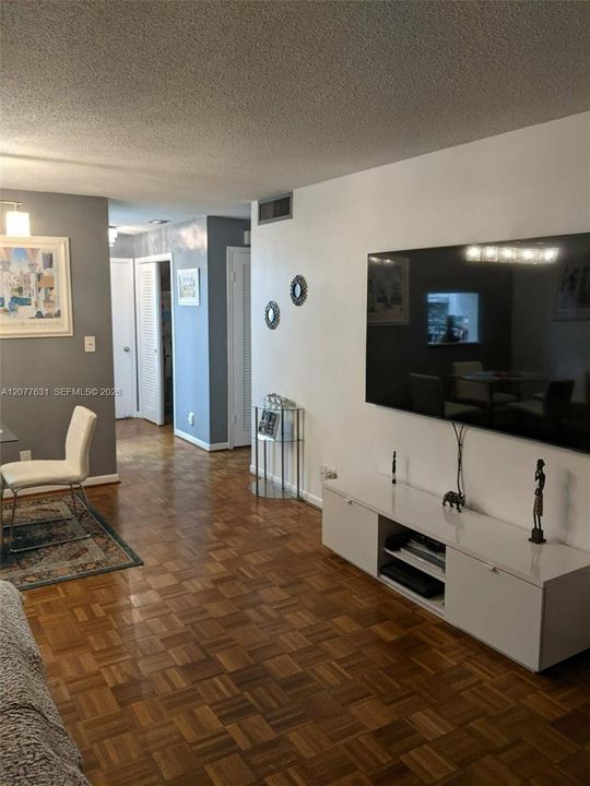 На продажу: $168,000 (1 спален, 1 ванн, 730 Квадратных фут)