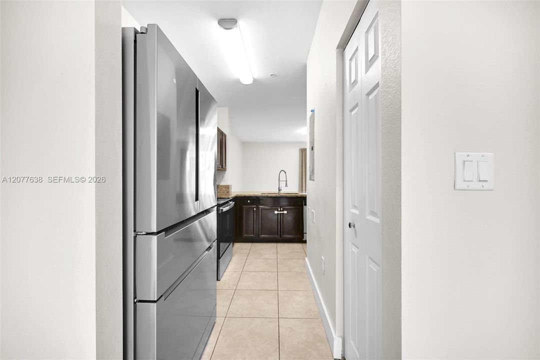 For Rent: $2,150 (2 beds, 2 baths, 1290 Square Feet)