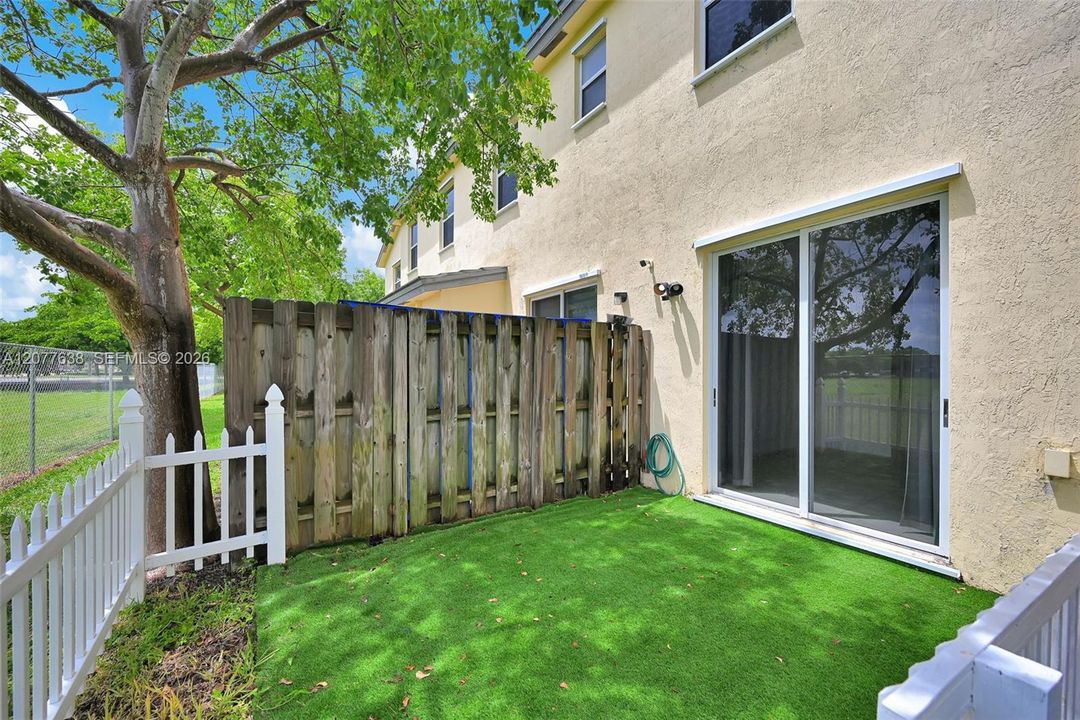 For Rent: $2,150 (2 beds, 2 baths, 1290 Square Feet)