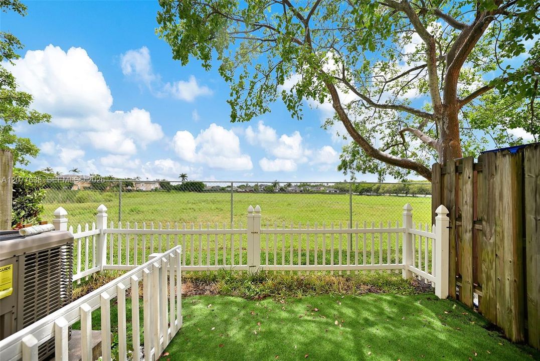 For Rent: $2,150 (2 beds, 2 baths, 1290 Square Feet)