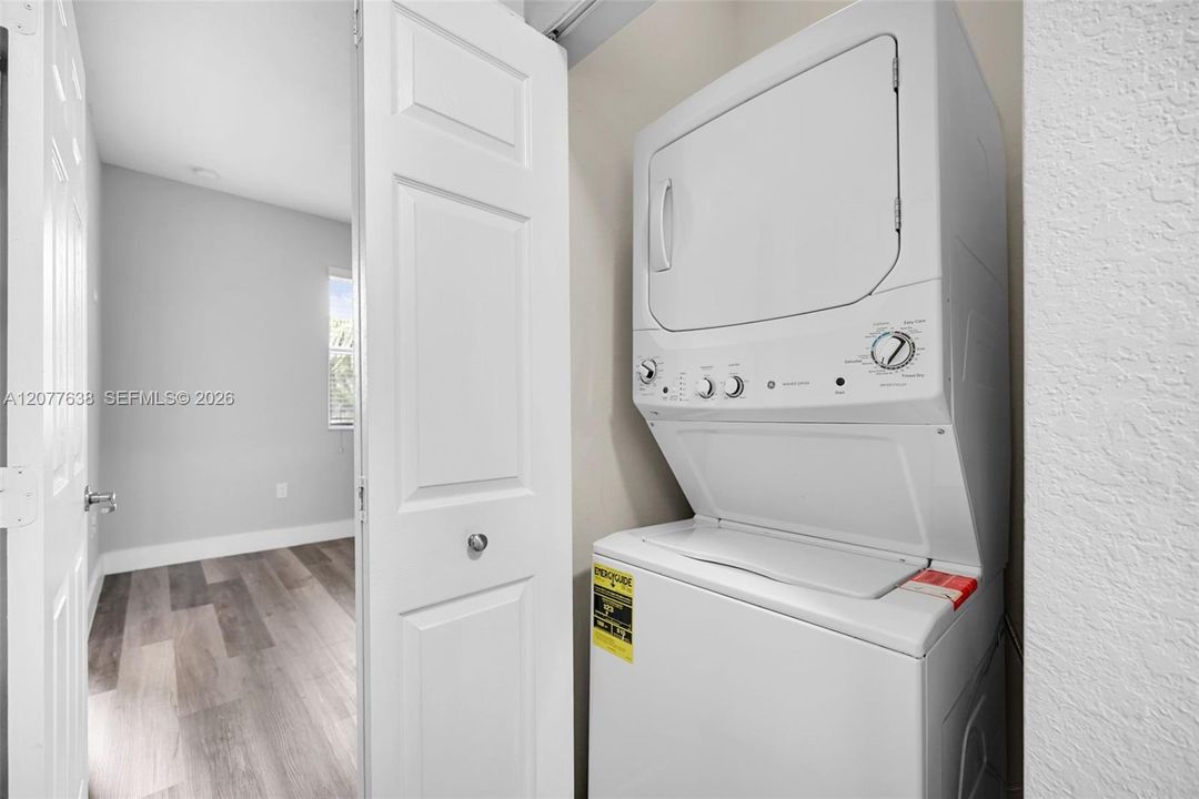 For Rent: $2,150 (2 beds, 2 baths, 1290 Square Feet)