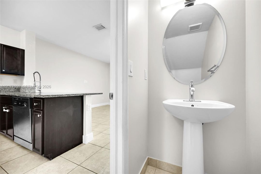For Rent: $2,150 (2 beds, 2 baths, 1290 Square Feet)