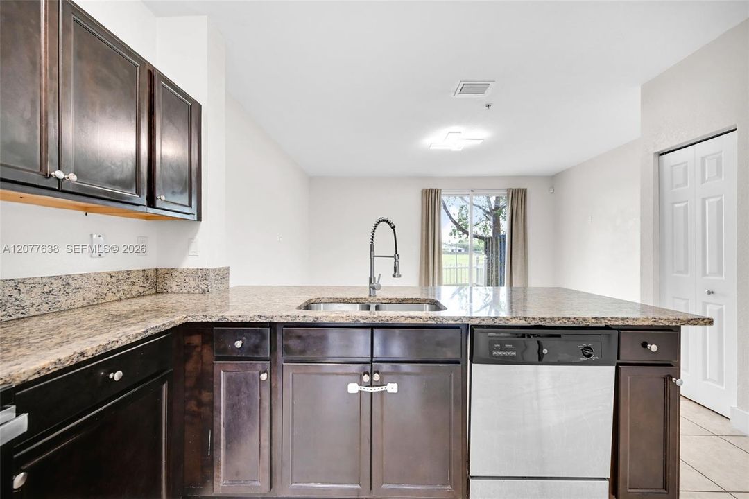 For Rent: $2,150 (2 beds, 2 baths, 1290 Square Feet)