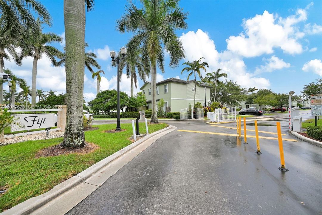 For Rent: $2,150 (2 beds, 2 baths, 1290 Square Feet)