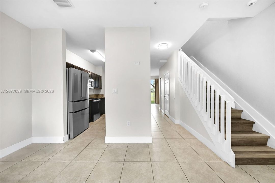 For Rent: $2,150 (2 beds, 2 baths, 1290 Square Feet)