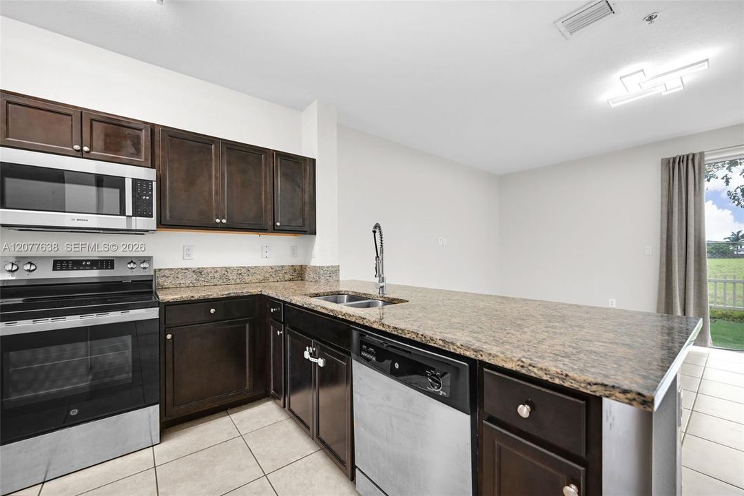 For Rent: $2,150 (2 beds, 2 baths, 1290 Square Feet)
