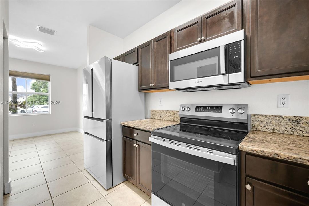 For Rent: $2,150 (2 beds, 2 baths, 1290 Square Feet)