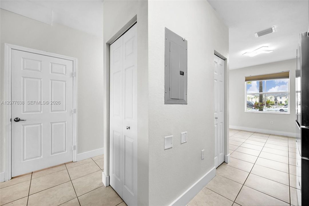 For Rent: $2,150 (2 beds, 2 baths, 1290 Square Feet)